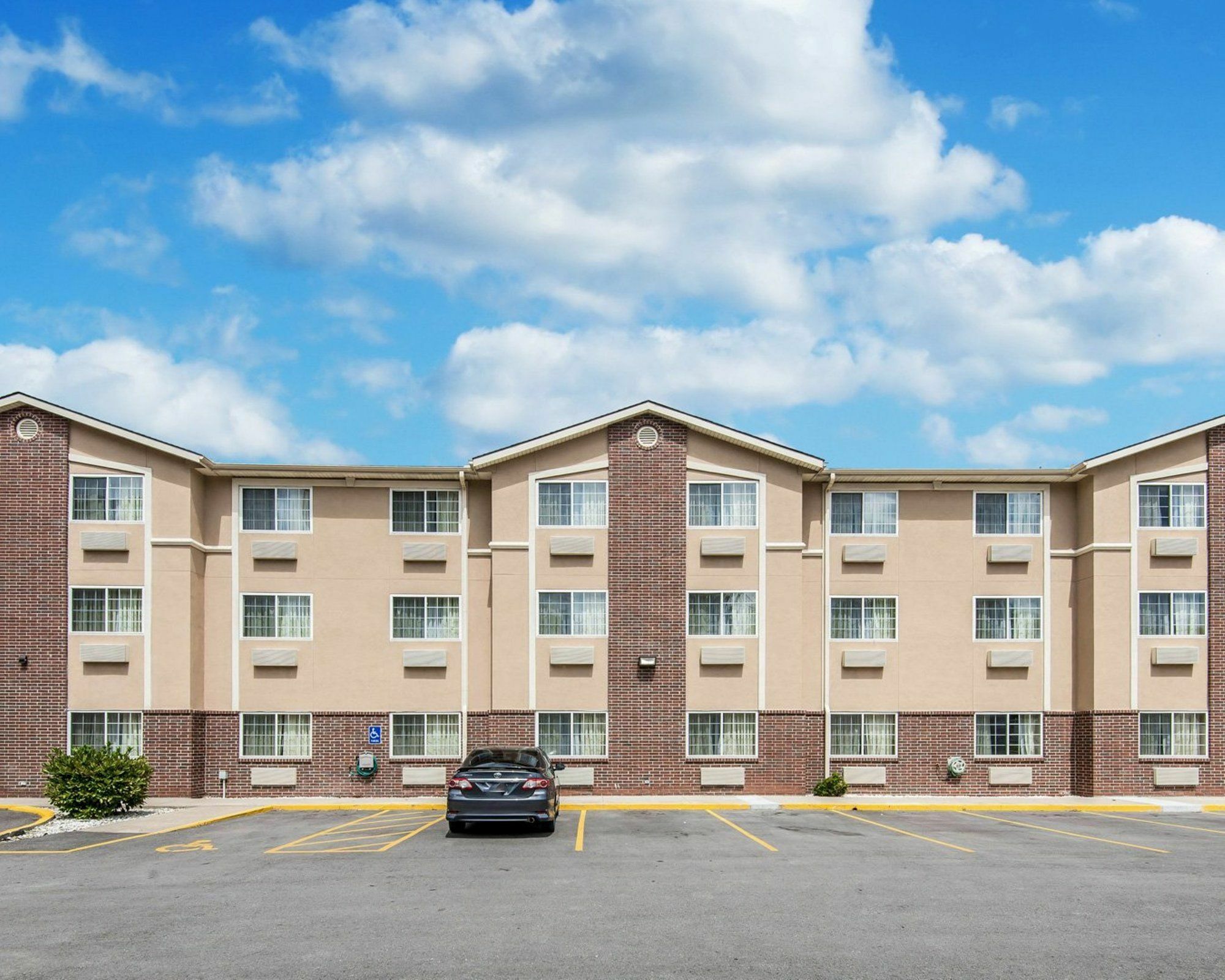 Comfort Inn & Suites Kansas City Downtown Exterior photo