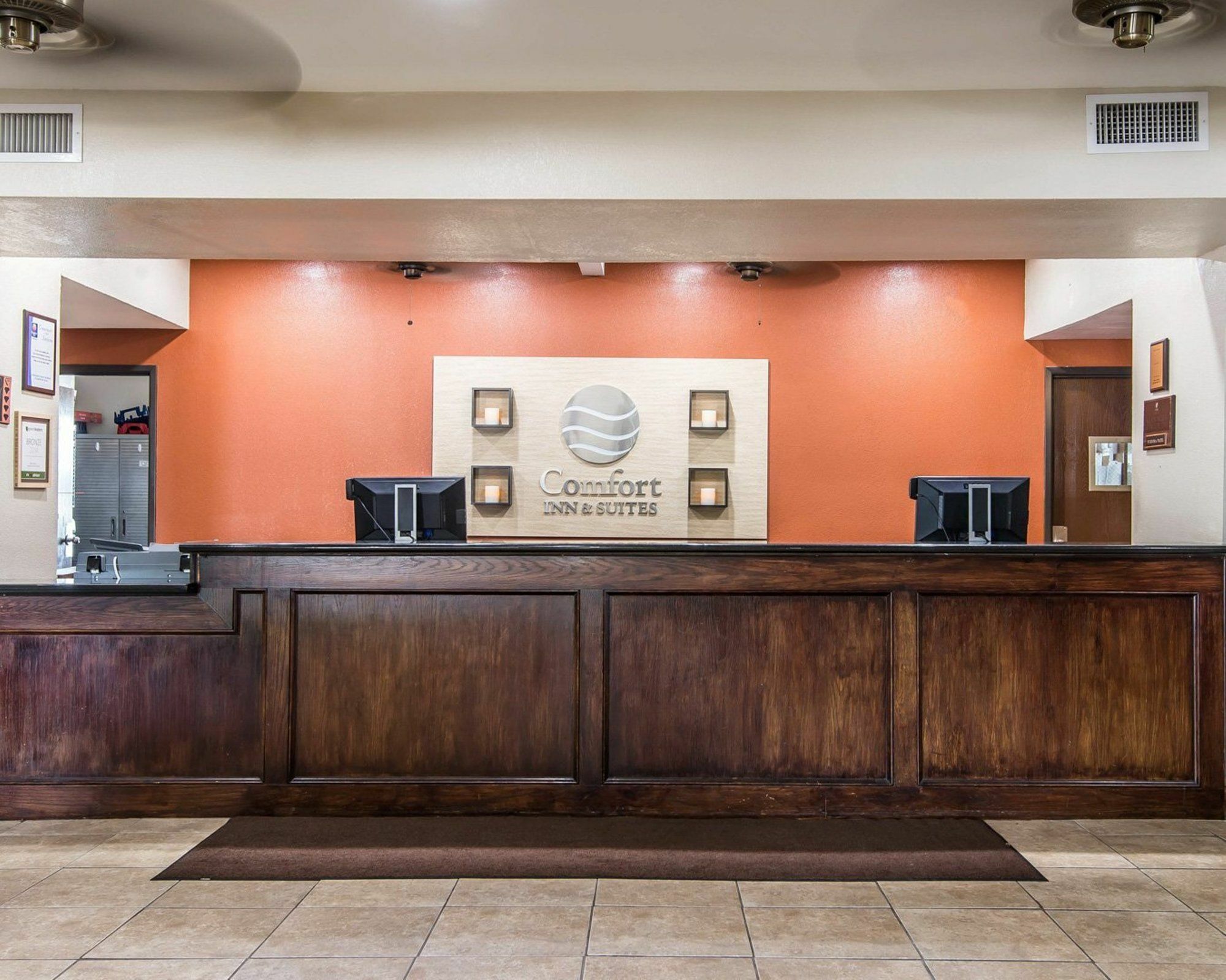 Comfort Inn & Suites Kansas City Downtown Exterior photo