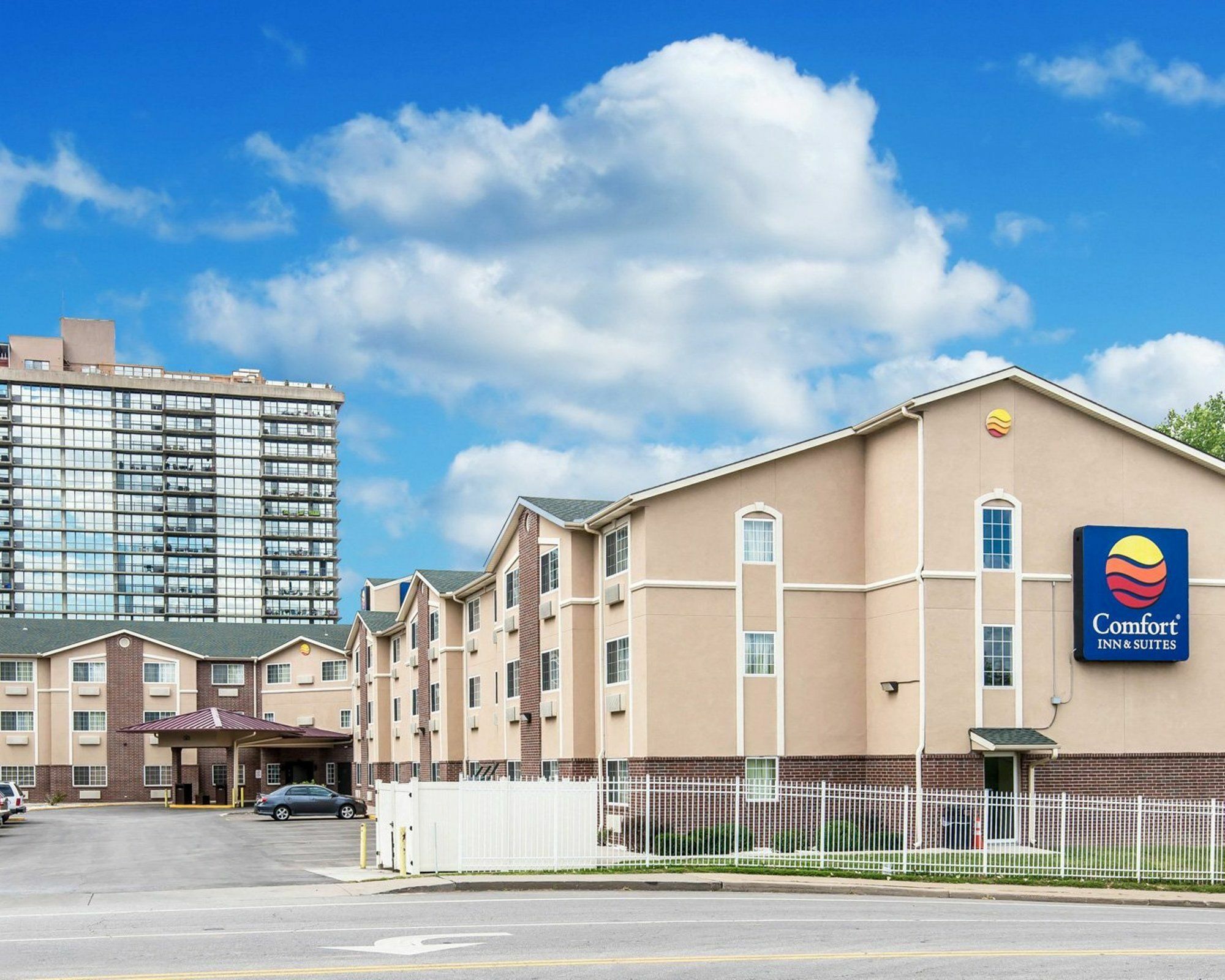 Comfort Inn & Suites Kansas City Downtown Exterior photo